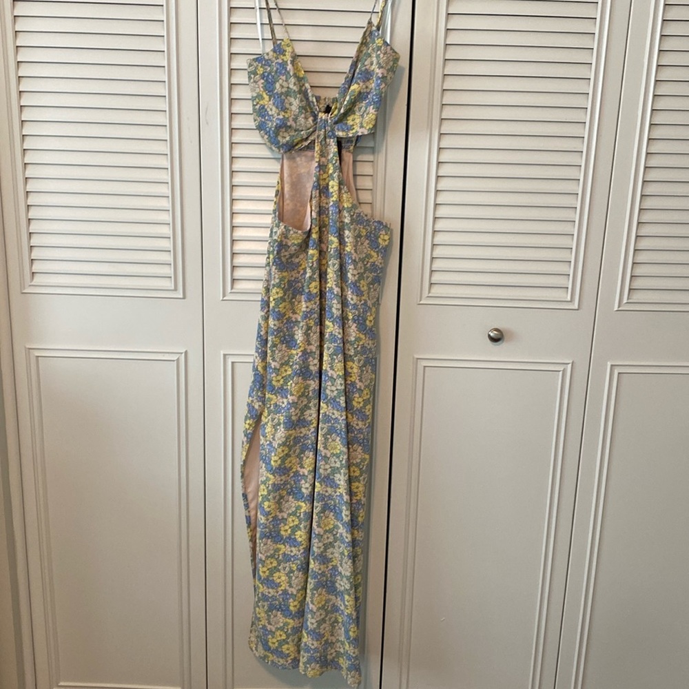 NWT Lulu’s Floral Cut Out Midi Dress